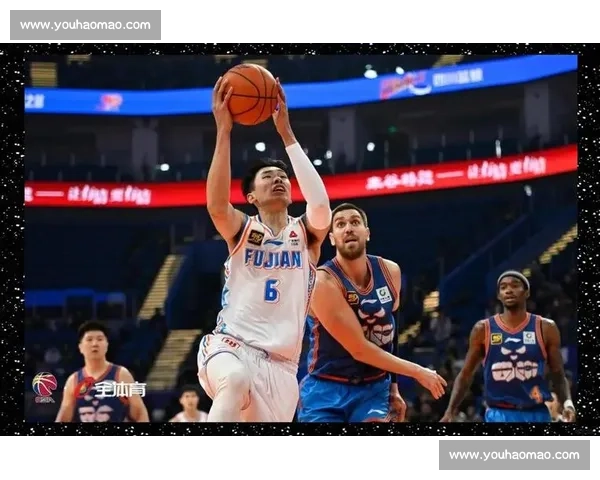 激情对决全程回放：篮球赛精彩瞬间与关键战术解析